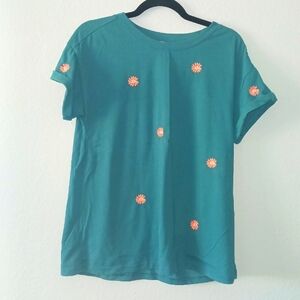 The daisy tee